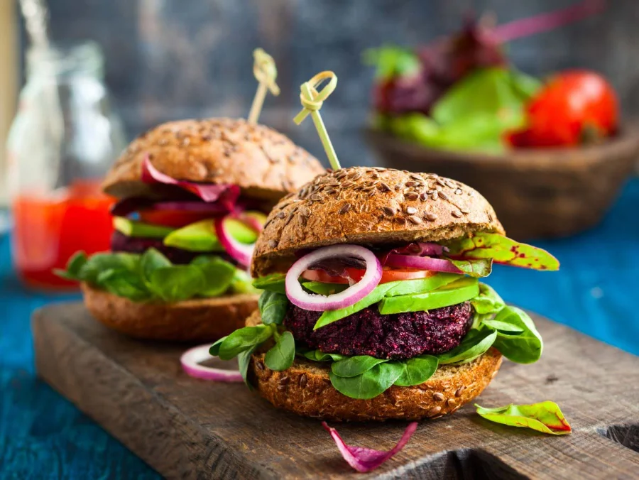 Hamburger củ dền - Một trong những món ăn thơm ngon, hấp dẫn mà bạn nên thử khi đi du lịch Úc