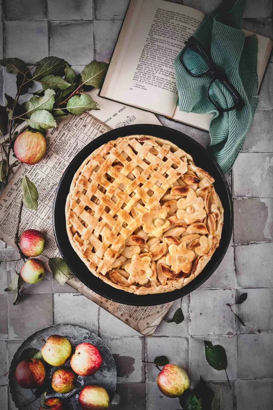 Apfelkuchen, hay bánh táo, là một món tráng miệng kinh điển của mùa thu Đức