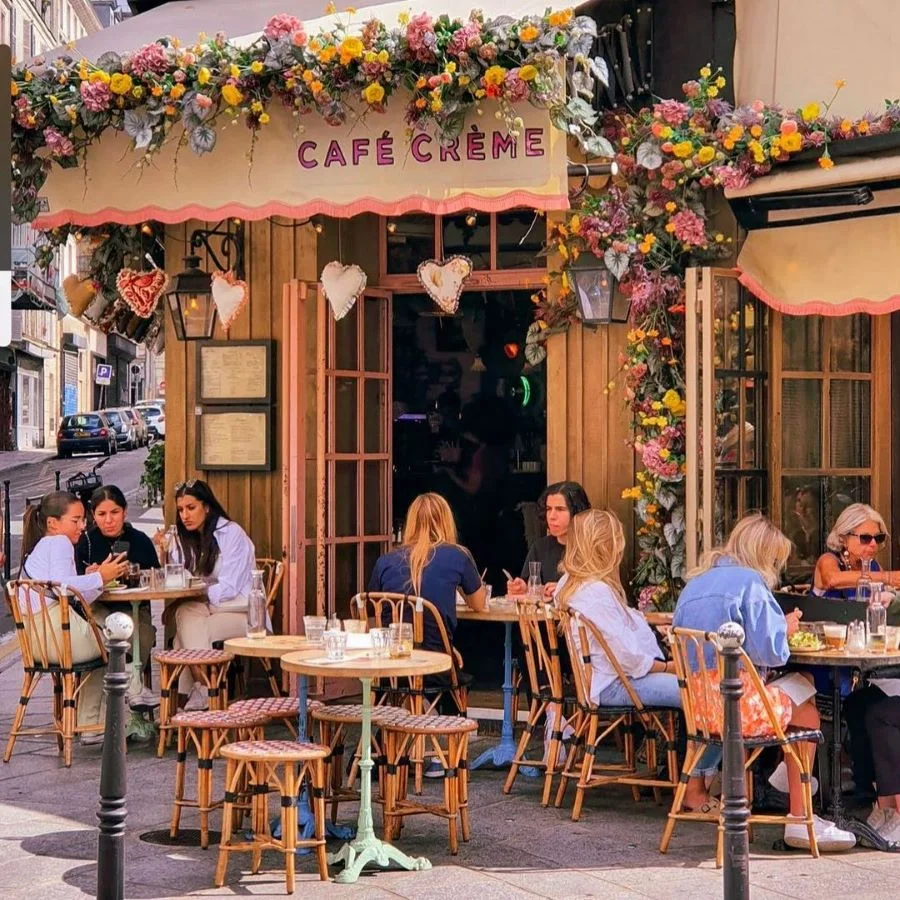 Trải nghiệm văn hoá cafe mùa xuân thú vị tại Pháp vào mùa xuân