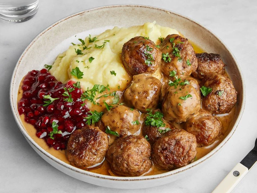 Thịt viên Kottbullar cũng là một trong những món ngon ở Thụy Điển du khách nên thử 