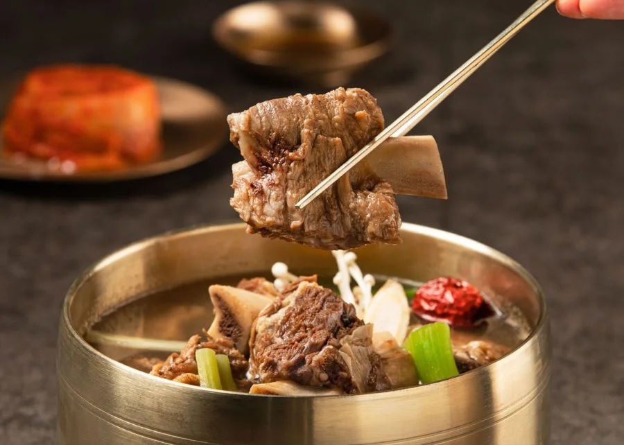 Canh xương bò vừa thơm ngon, nóng hổi vừa đầy đủ dinh dưỡng