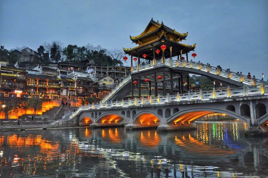 Toàn cảnh các địa điểm tuyệt đẹp tại Phượng Hoàng Cổ Trấn