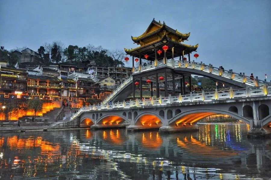 Toàn cảnh các địa điểm tuyệt đẹp tại Phượng Hoàng Cổ Trấn