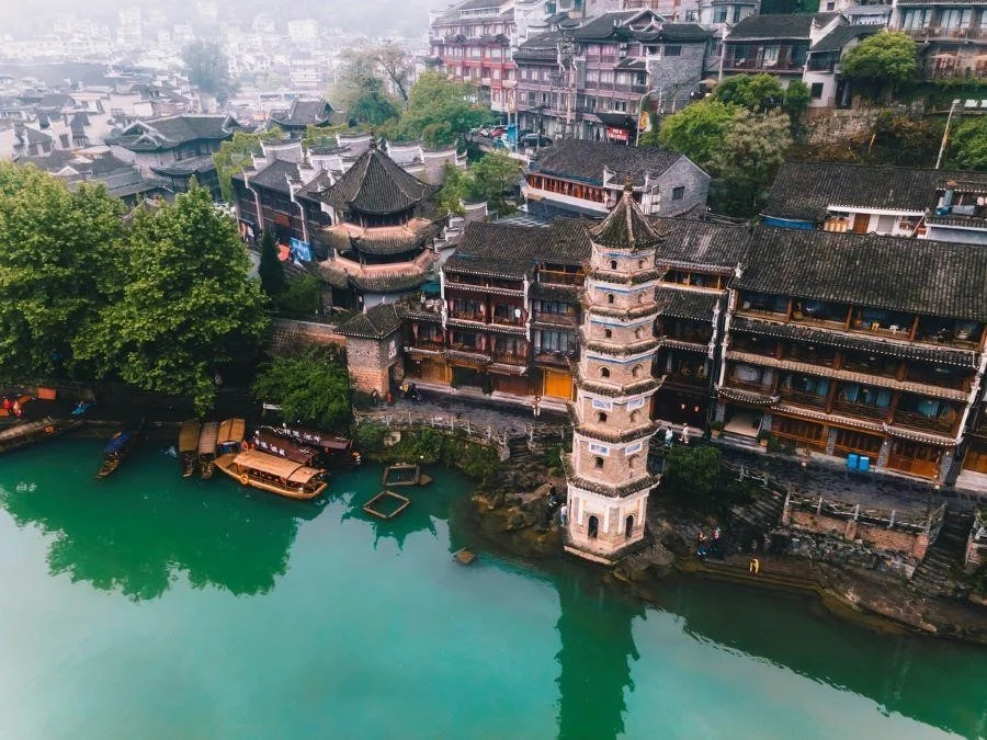 Toàn cảnh các địa điểm tuyệt đẹp tại Phượng Hoàng Cổ Trấn
