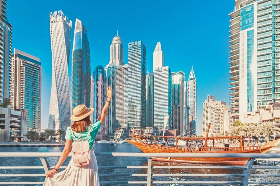 Dubai có những quy tắc khá khắt khe về trang phục, đặc biệt là với phụ nữ