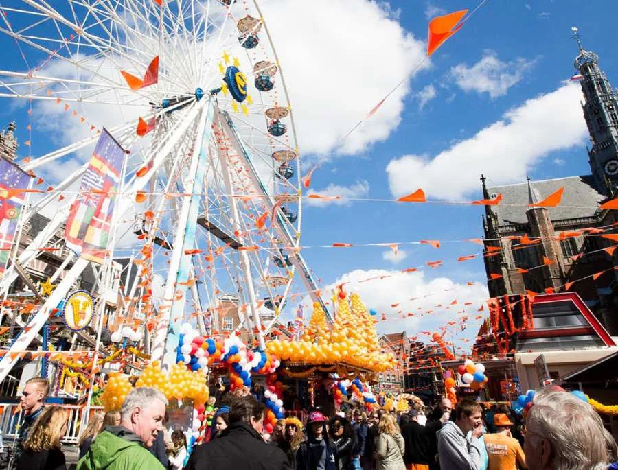 King's Day là dịp để mọi người thể hiện lòng tự hào dân tộc, tinh thần đoàn kết và niềm vui sống