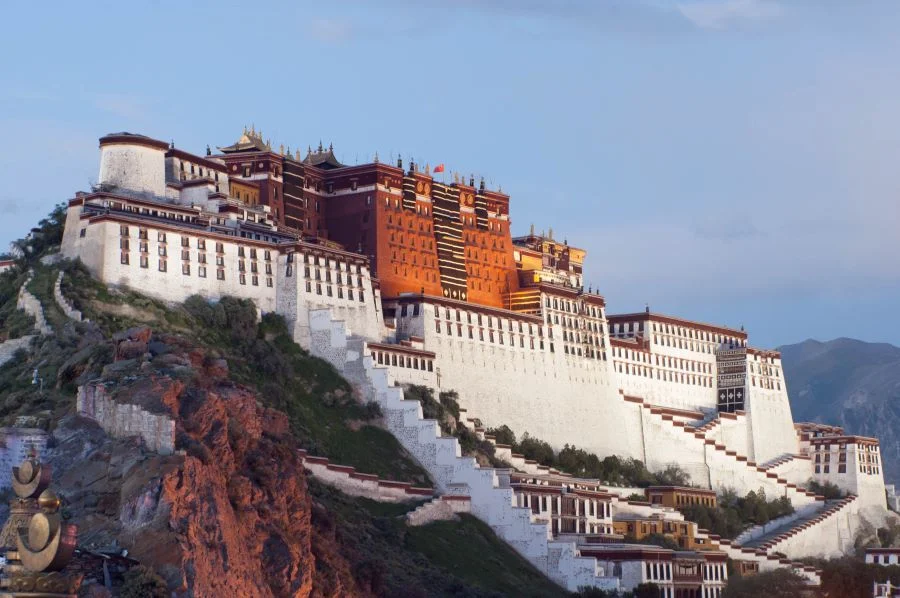 Ngày nay, cung điện Potala là điểm hành hương Phật giáo nổi tiếng của các Phật tử trên khắp thế giới