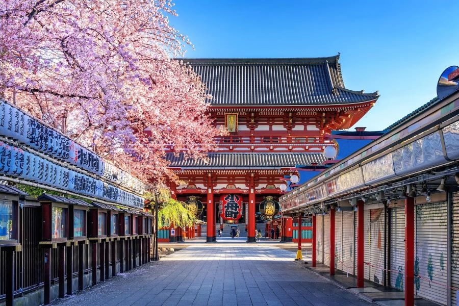 Đền Sensoji vẫn còn lưu giữ gần như nguyên vẹn không khí cổ kính hoài niệm của thời đại Edo