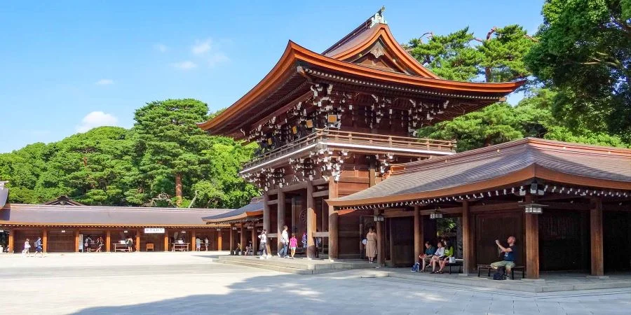 Đền Meiji gây ấn tượng với du khách khi mang những nét cổ kính phảng phất quá khứ 