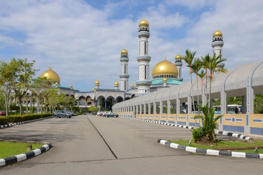 Nhà thờ Hồi giáo Jame Asr Hassanil Bolkiah là một trong hai nhà thờ Hồi giáo Quốc gia của Brunei