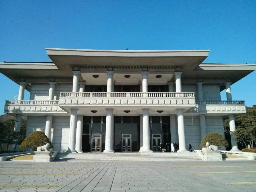 Yeongbingwan, hay còn gọi là Nhà khách quốc gia, là một trong những công trình kiến trúc nổi bật nhất tại Nhà Xanh