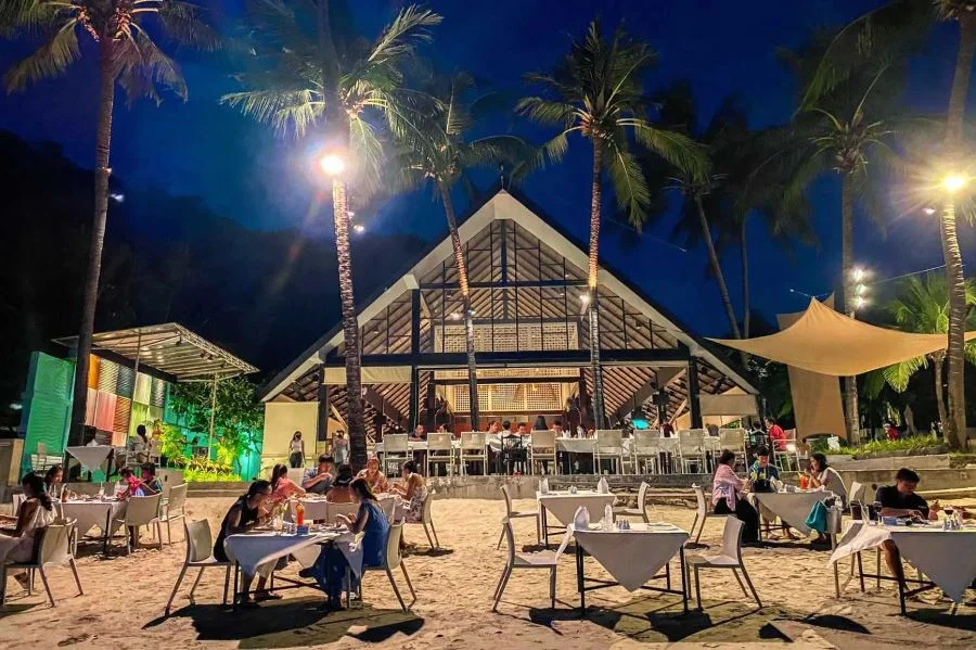 Cuộc sống về đêm náo nhiệt tại bãi biển White Sand (Koh Chang)