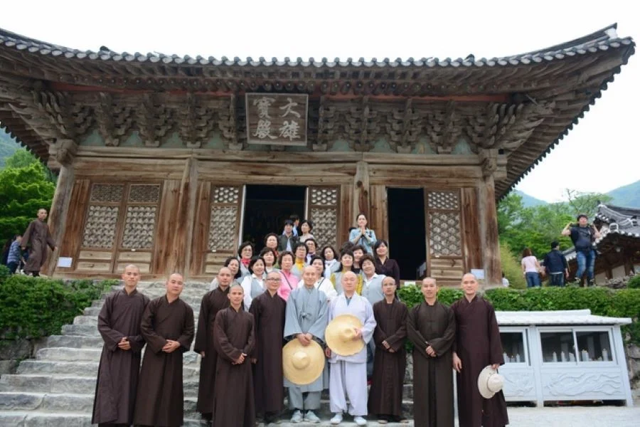 Lưu ý khi ghé thăm các địa điểm có tính chất tôn nghiêm