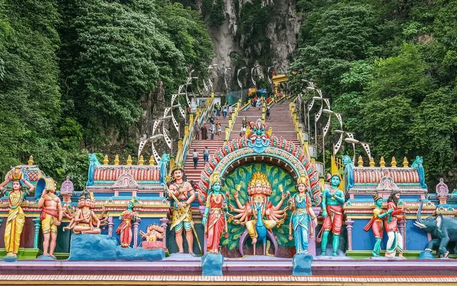 Động Batu sở hữu khuôn viên rộng lớn