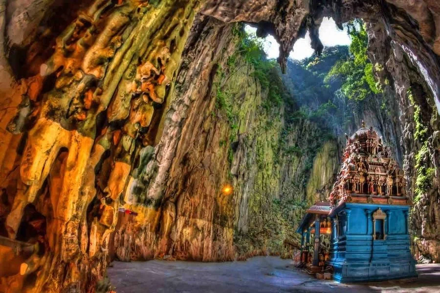 Động Batu huyền bí với nhiều câu chuyện khác nhau