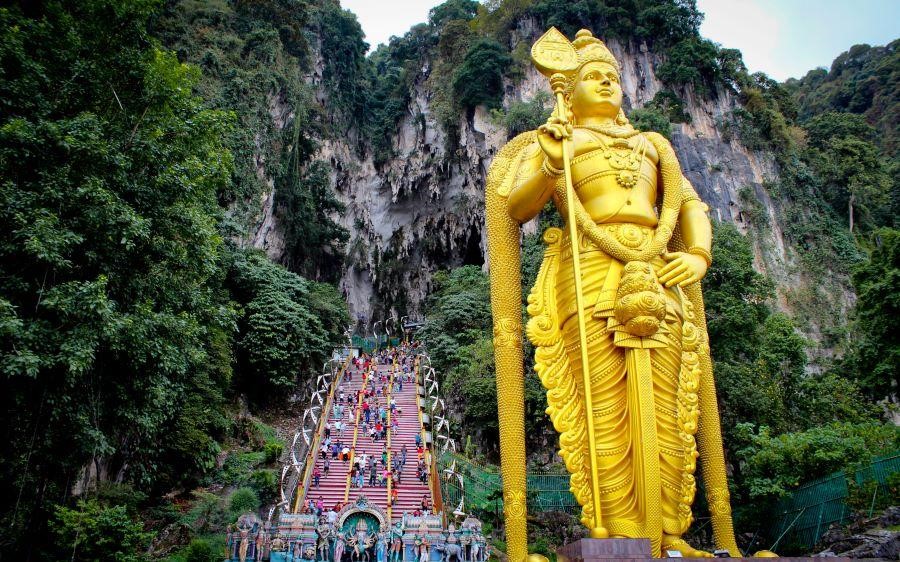  Tượng Murugan được tạo nên từ thép, vàng và đá vô cùng hùng vĩ