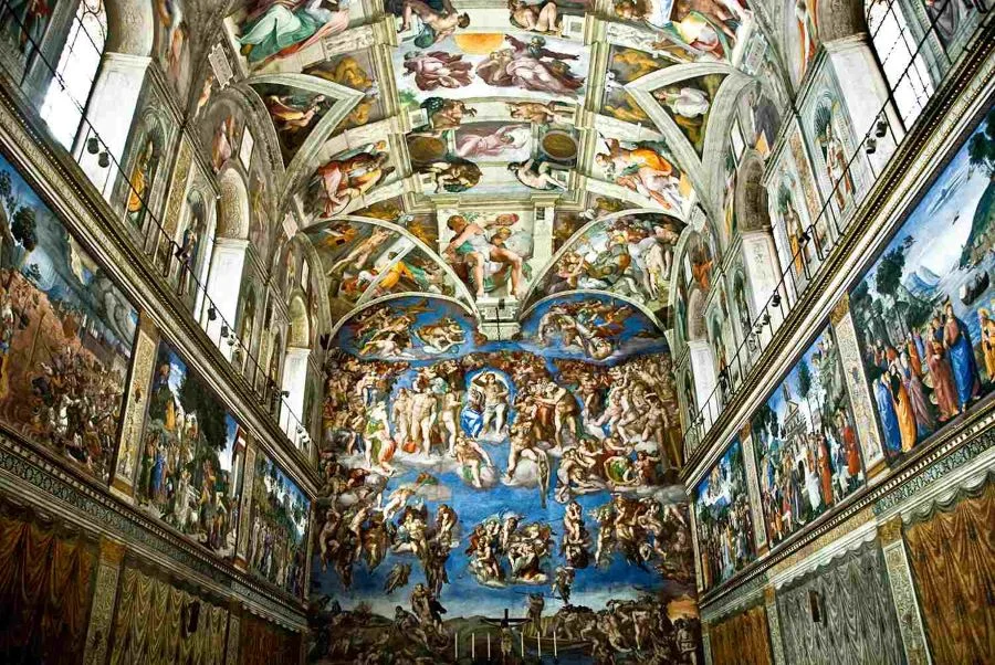Bức tranh “Sự phán xét cuối cùng” của Michelangelo được vẽ một cách vô cùng công phu và tỉ mỉ với hơn 300 nhân vật khác nhau