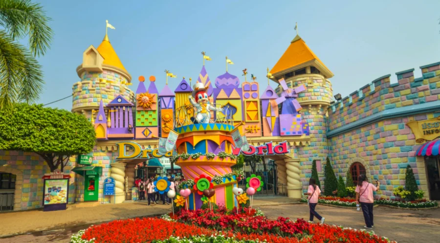 Dream World được du khách biết đến là công viên giải trí nổi tiếng tại Thái Lan