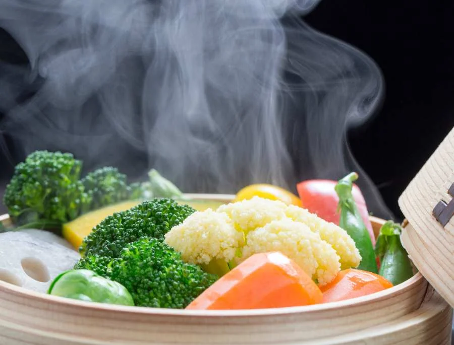 Việc sử dụng phương pháp hấp giúp giữ lại trọn vẹn Vitamin và khoáng chất trong sản phẩm