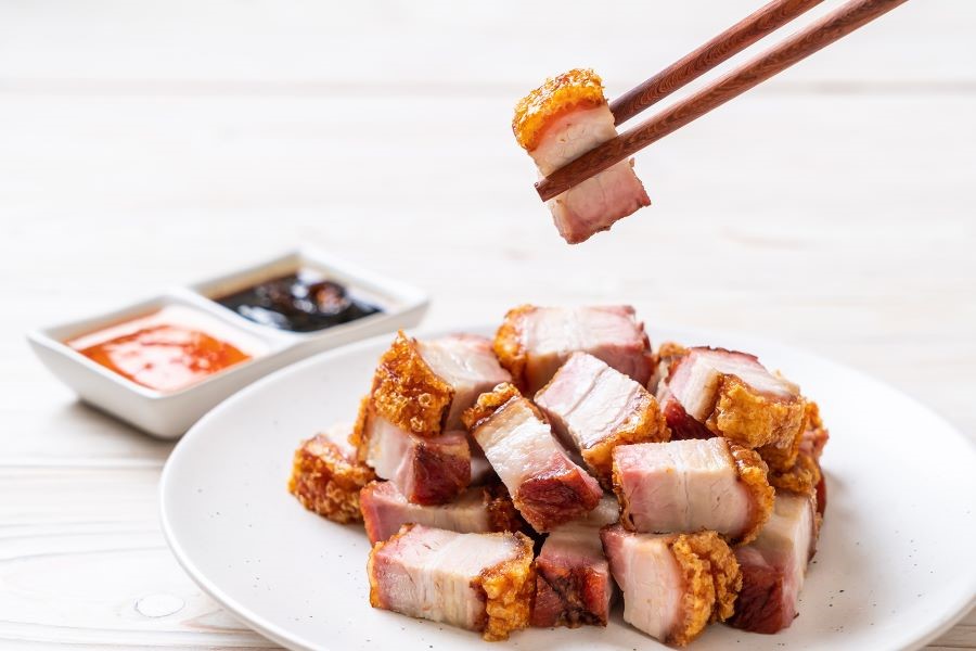 Thịt lợn quay siu yuk với phần bì giòn rụm kêu rắc rắc mỗi khi cắn