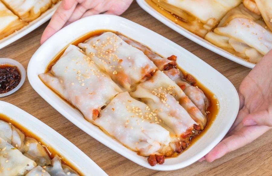 Thực khách có thể chọn loại bánh cuốn có nhân tôm khô để tăng thêm hương vị