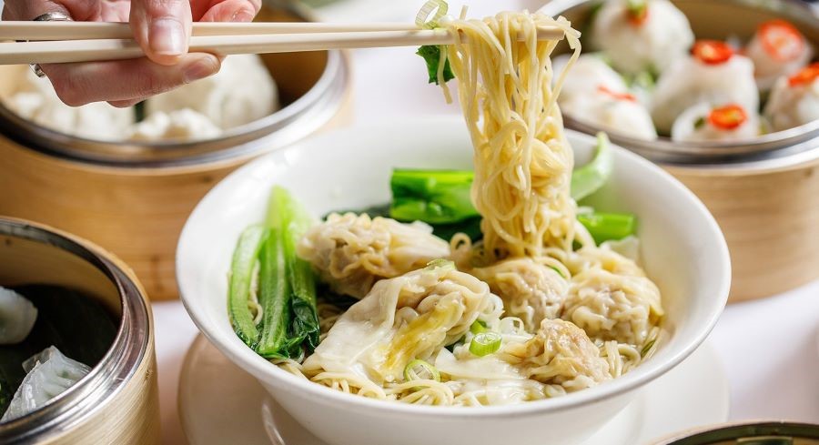 Một tô mì hoành thánh hảo hạng mang hương vị thơm ngon khó ai có thể chối từ