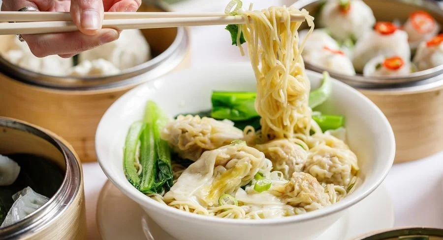 Một tô mì hoành thánh hảo hạng mang hương vị thơm ngon khó ai có thể chối từ