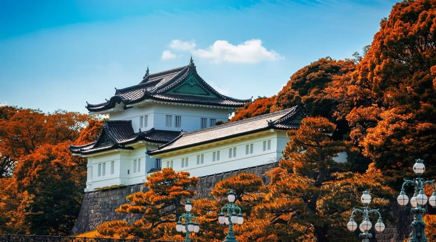 Hoàng Cung Tokyo thu hút du khách bởi vẻ đẹp tráng lệ và bầu không khí trang nghiêm