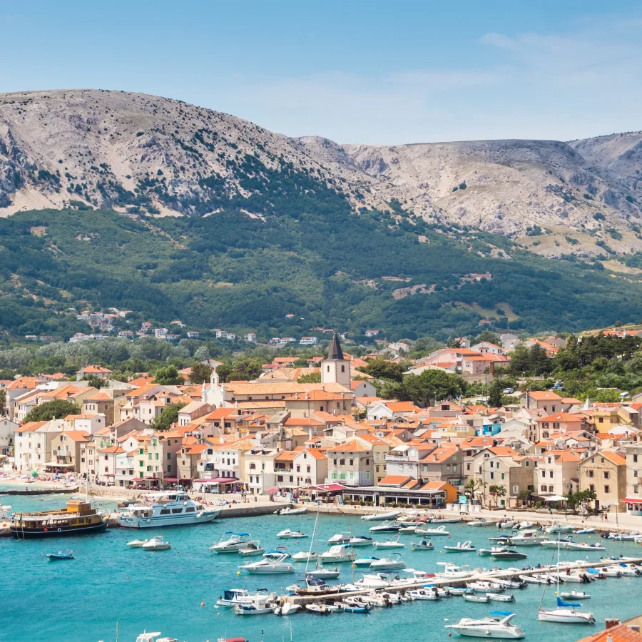 Là hòn đảo lớn thứ hai của Adriatic, Krk sở hữu một di sản văn hóa phong phú và đa dạng