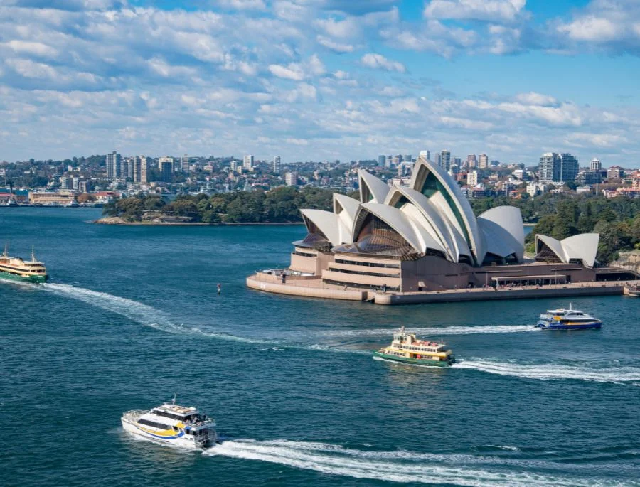 Nhà hát Opera Sydneylà có khung cảnh tuyệt đẹp và là nơi diễn ra nhiều lễ hội nổi tiếng