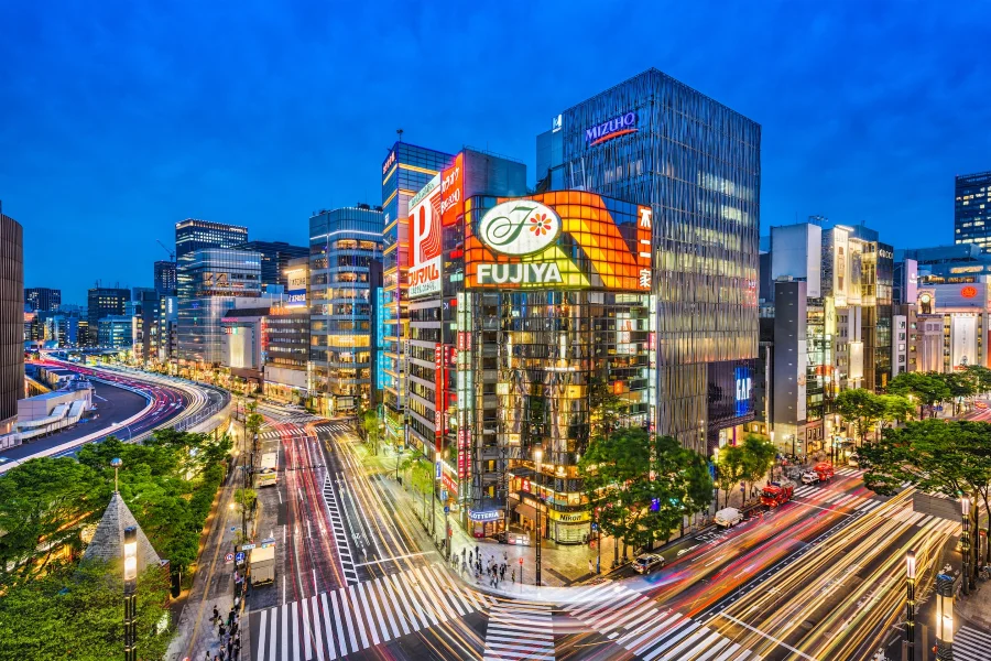 Ginza, một trong những quận sầm uất và xa hoa bậc nhất của Tokyo