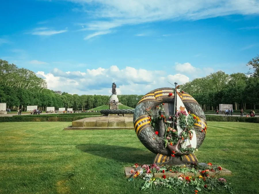 Treptower Park là điểm dừng chân cực kỳ lý tưởng dành cho những ai muốn tận hưởng không gian xanh mát của thiên nhiên