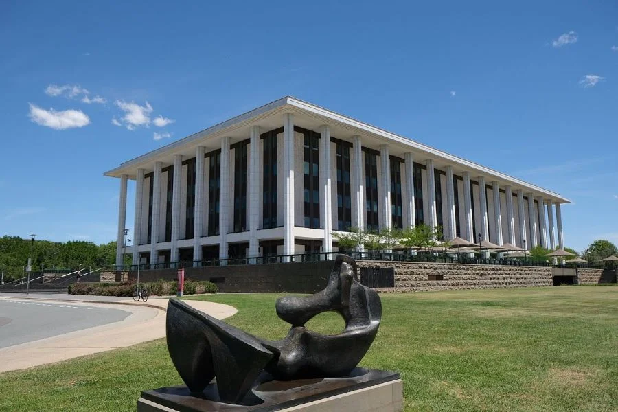 Ngoài vai trò lưu trữ, thư viện còn là địa điểm thường xuyên diễn ra các lễ hội triển lãm, hội thảo nổi tiếng