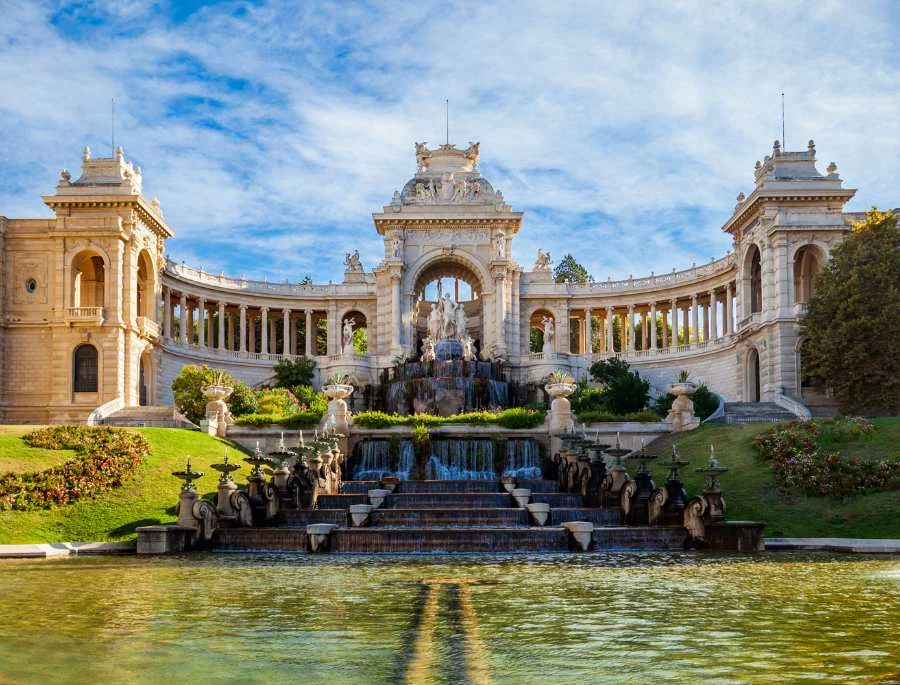 Palais Longchamp là một kiệt tác kiến trúc mang đậm phong cách tân cổ điển nằm tại Marseille, Pháp