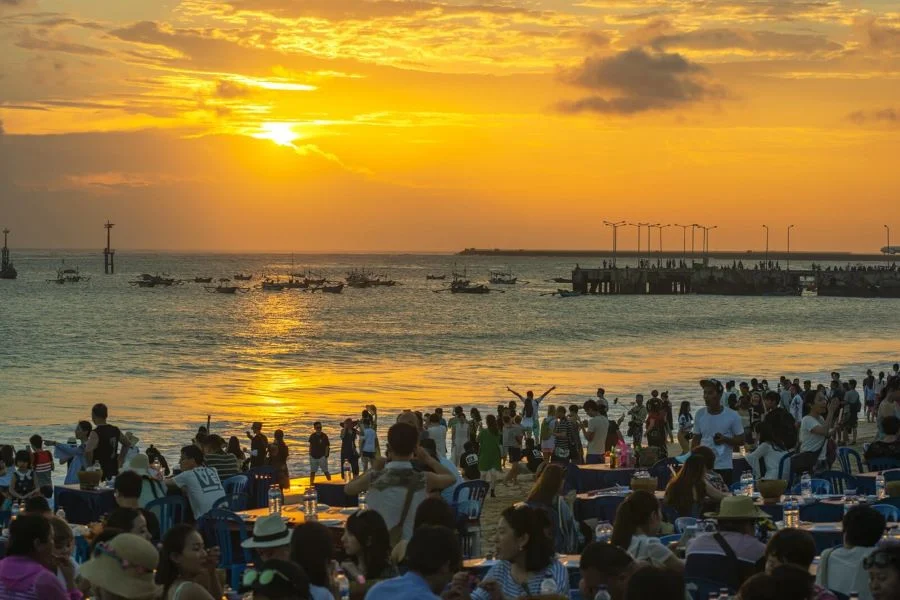 Bãi biển Jimbaran đảo Bali - Nơi ngắm hoàng hôn lãng mạn