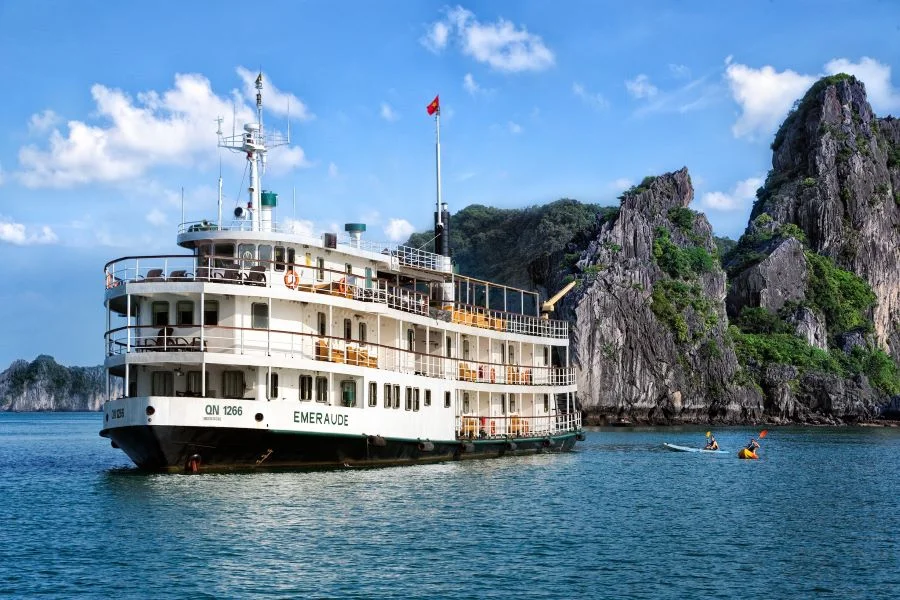 Du thuyền Hạ Long có kích thước vô cùng lớn