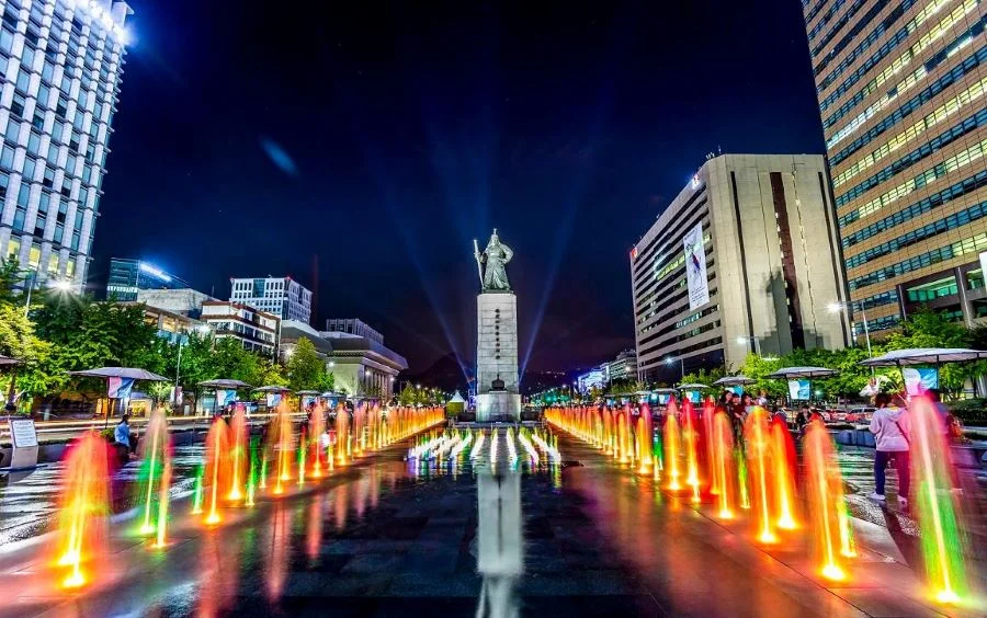 Quảng trường Gwanghwamun ghi dấu những trang sử hào hùng của dân tộc, là minh chứng cho sự phát triển vượt bậc của Hàn Quốc