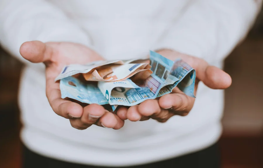 Để tại tiền tips cho nhân viên nhà hàng tại Nhật lại là điều cấm kỵ khi đi du lịch nước ngoài tại Nhật Bản