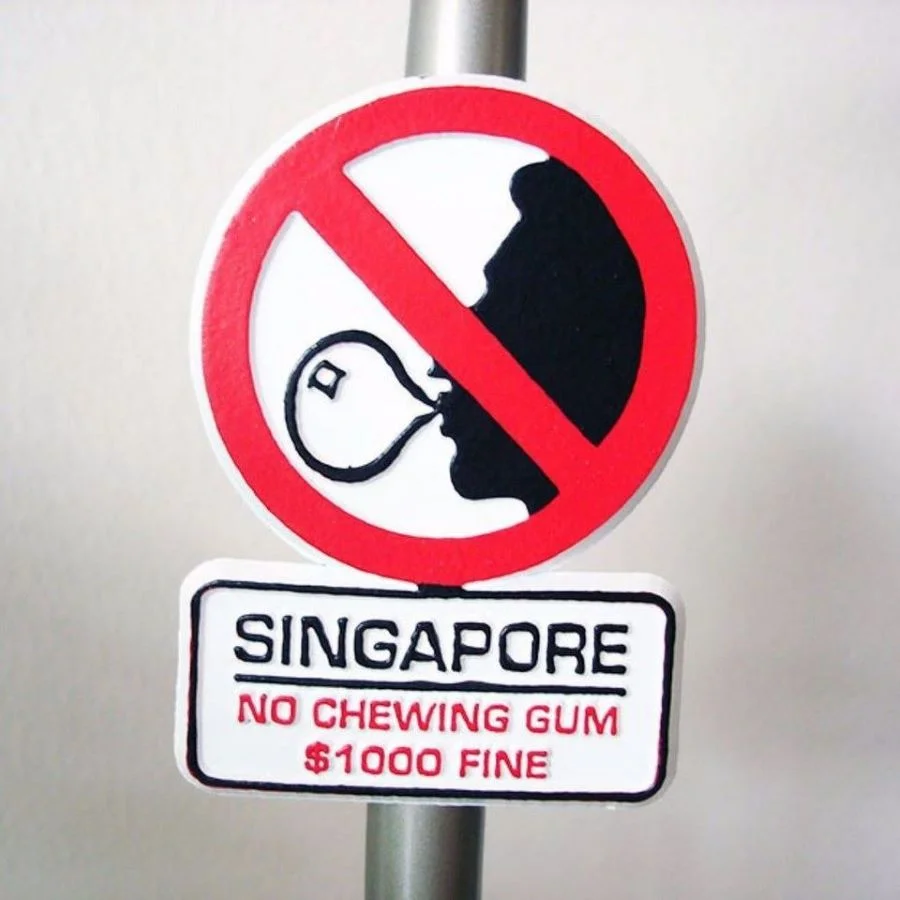 Ăn kẹo cao su - Một trong những việc tưởng chừng bình thường nhưng lại bị cấm tại Singapore