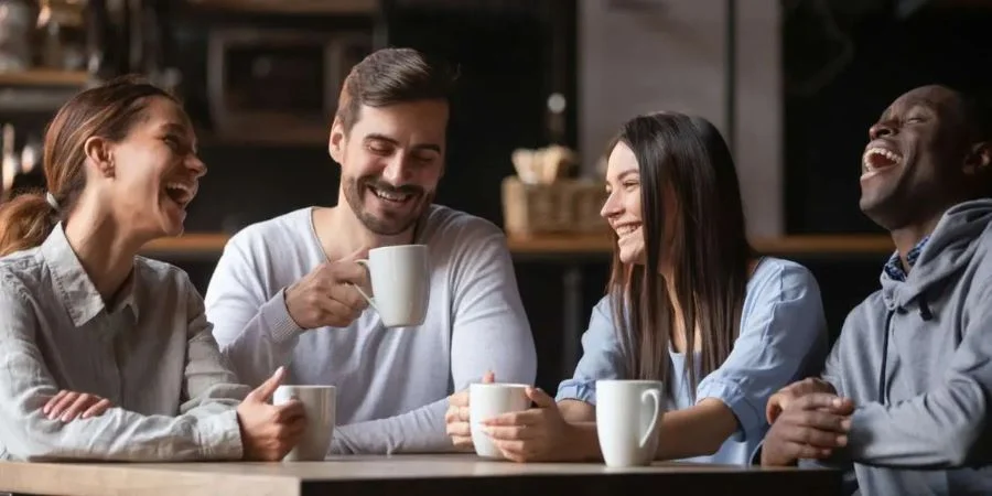 Singapore là nơi sinh sống của nhiều cộng đồng do đó bạn nên hạn chế việc bàn luận về tôn giáo hay chính trị