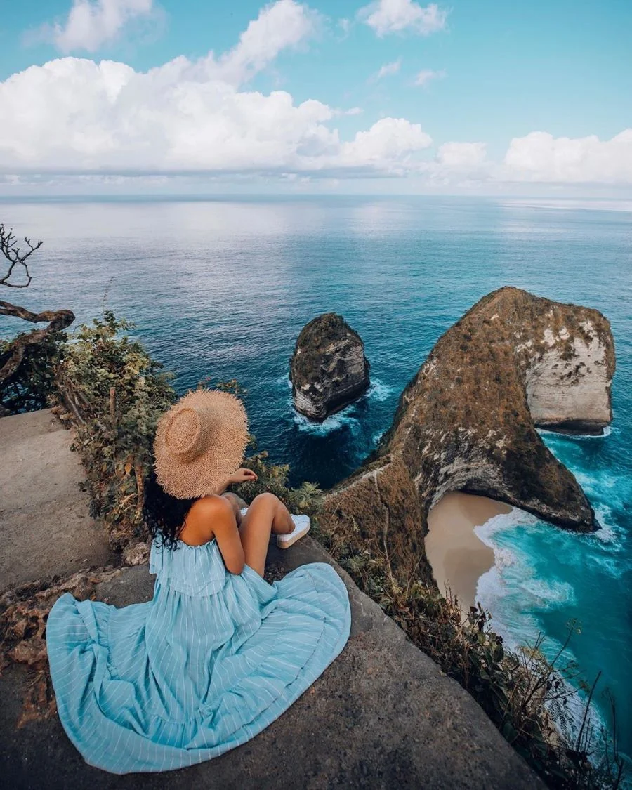Bạn nên ưu tiên cho các trang phục kín đáo, lịch sự khi đi du lịch Indonesia