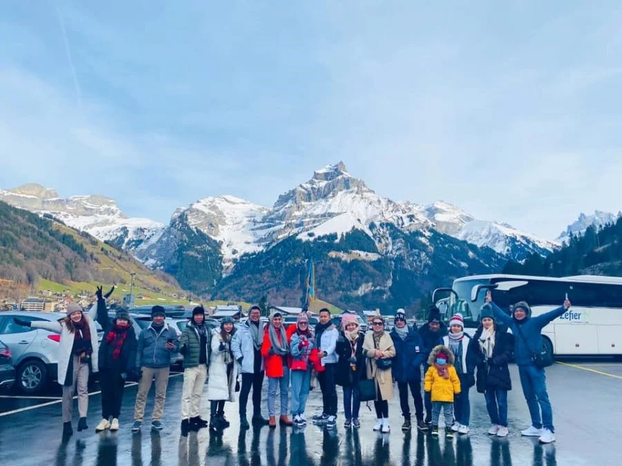 Đoàn khách Top ten travel tham quan đỉnh núi Titlis