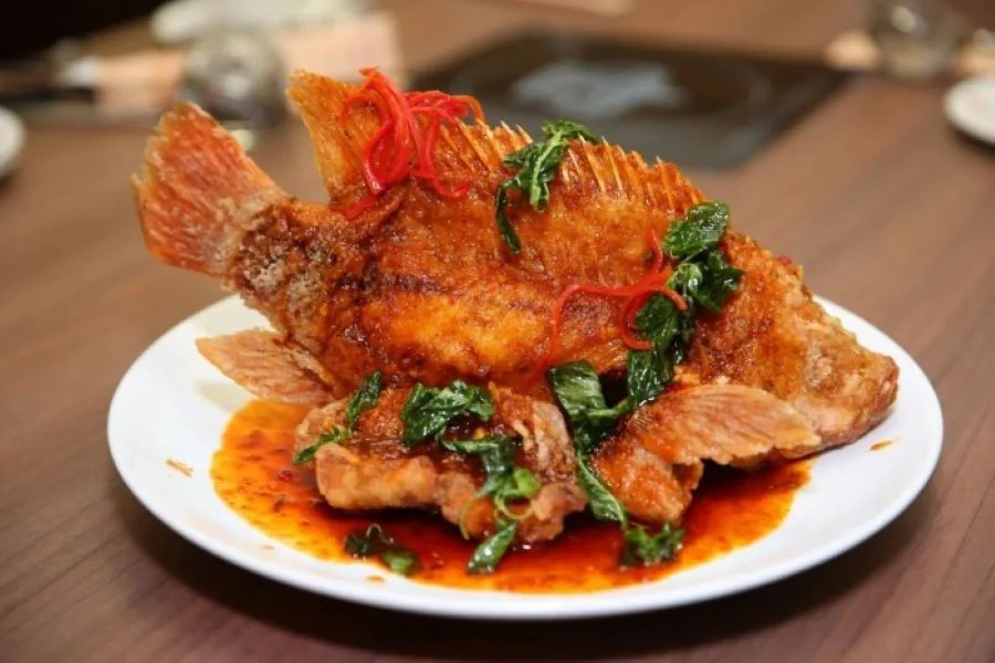 Đánh thức vị giác với món cá chép chua tại Trương Gia Giới