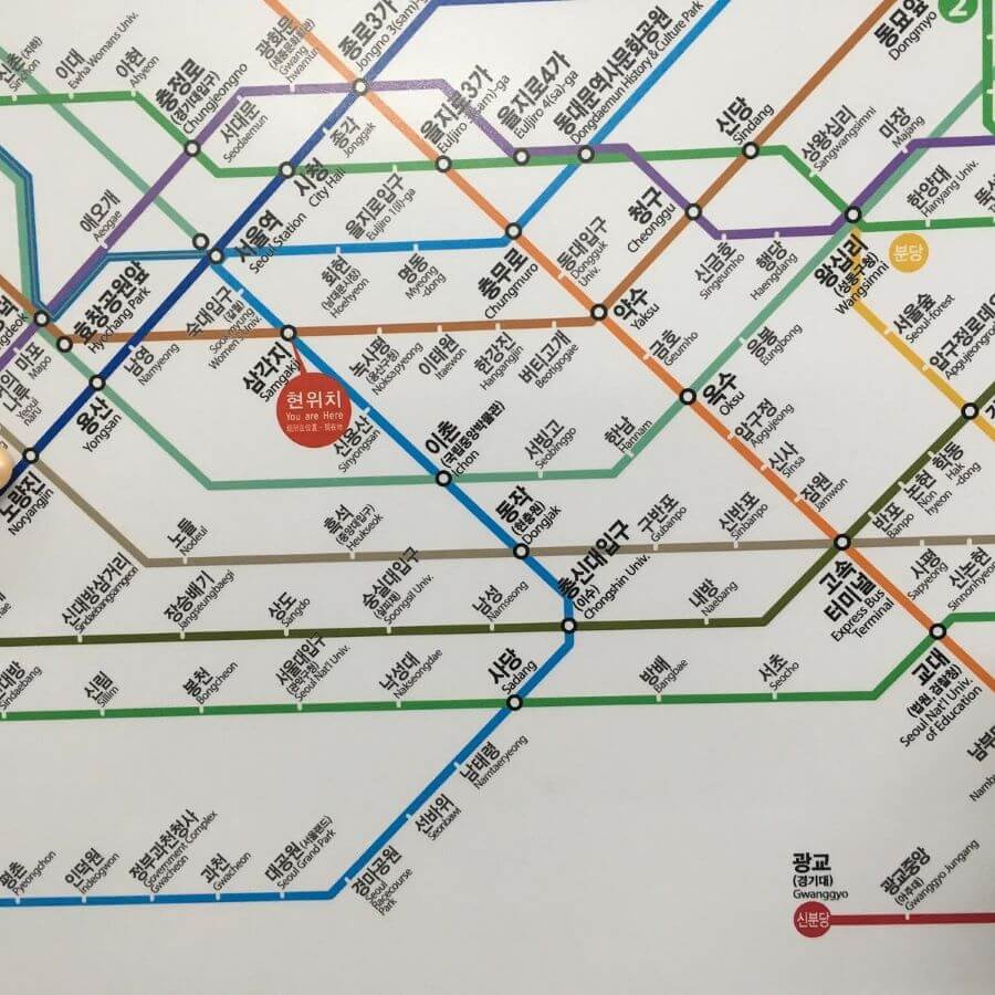 Với mạng lưới dày đặc, tàu điện ngầm Seoul đóng vai trò quan trọng trong việc kết nối mọi người và mọi địa điểm