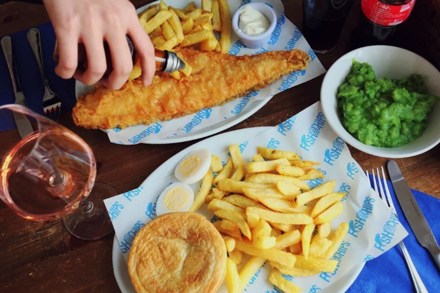 Fish and chips: Món ăn quốc hồn quốc túy của xứ sở sương mù