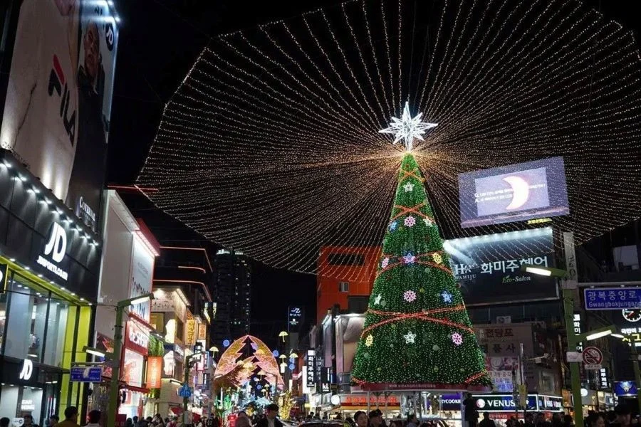 Lễ hội cây thông Noel Busan được nhiều người mong đợi trong mùa đông