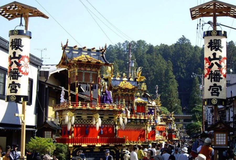Lễ hội rước kiệu Takayama lâu đời