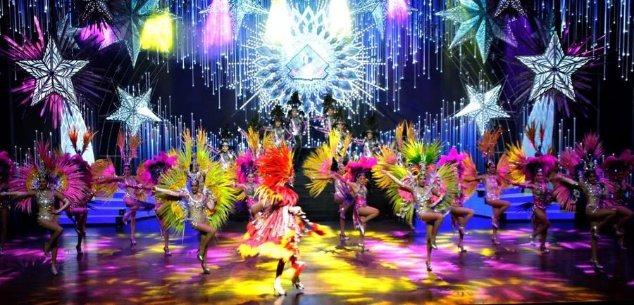 Alcazar show diễn ra với sự góp mặt gần 400 nghệ sĩ chuyển giới