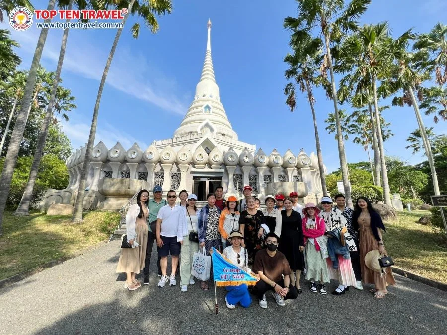 Đoàn khách Top Ten Travel tham quan, khám phá Thái Lan