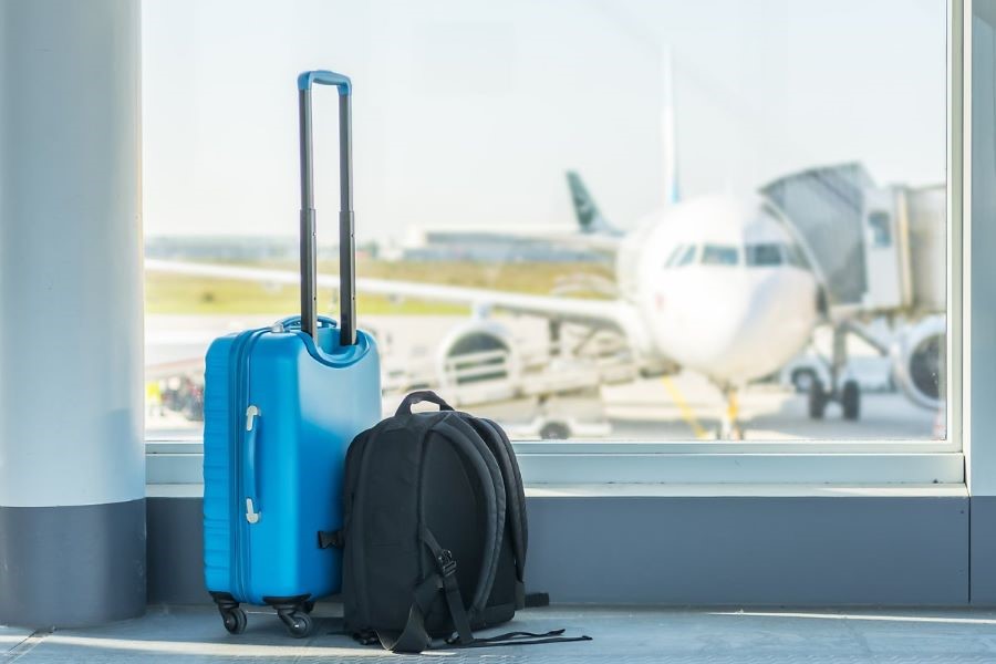 Bạn nên ưu tiên chọn một chiếc vali to để mang hết những món quà về Việt Nam